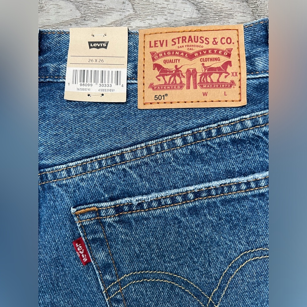Levi’s 501 Original Cropped Women’s Jeans High Rise Color: Blue Size:26x26 - Picture 5 of 14